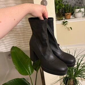 Women’s Elegant Black Boots